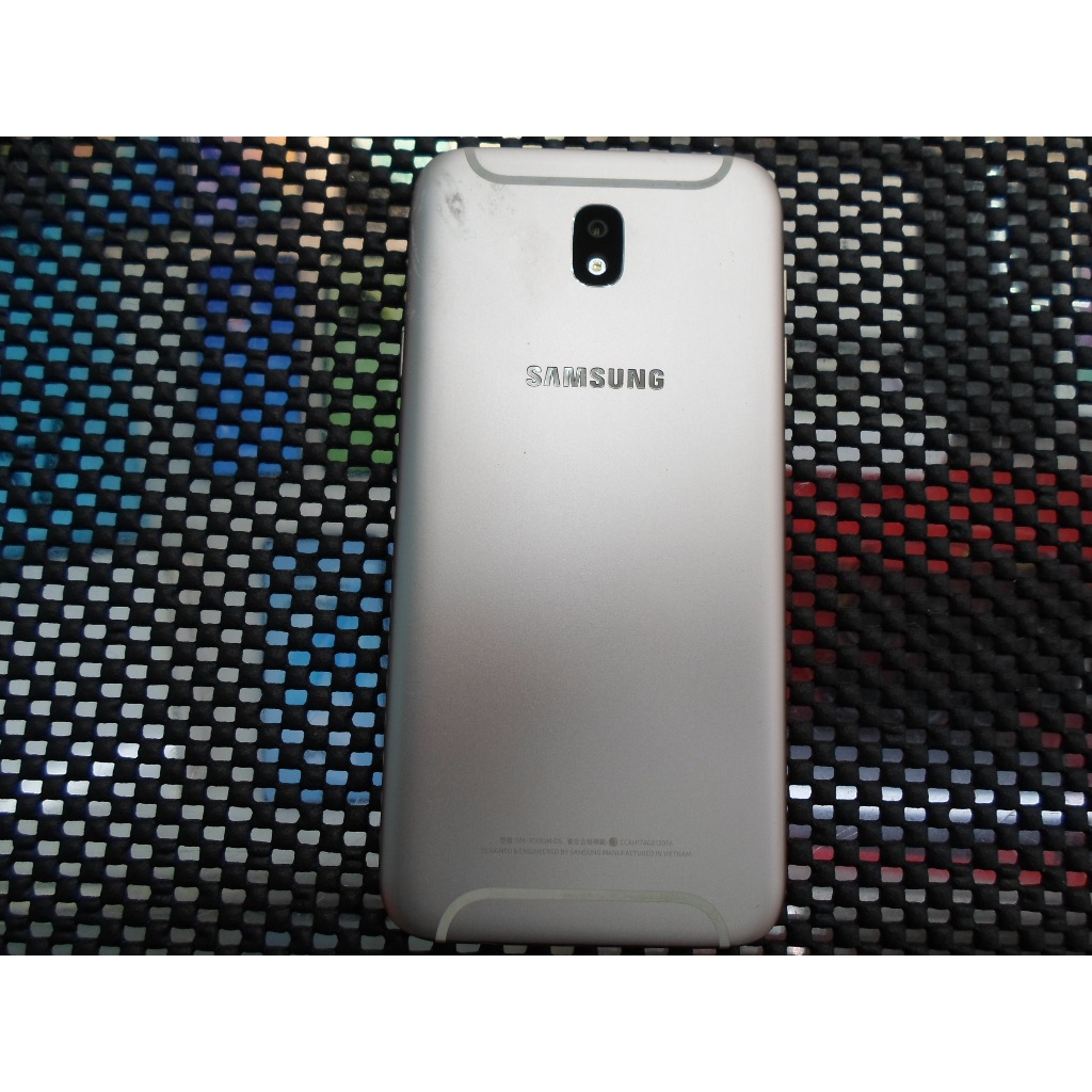 三星SAMSUNG Galaxy J7 Pro螢幕有明顯裂痕的故障機