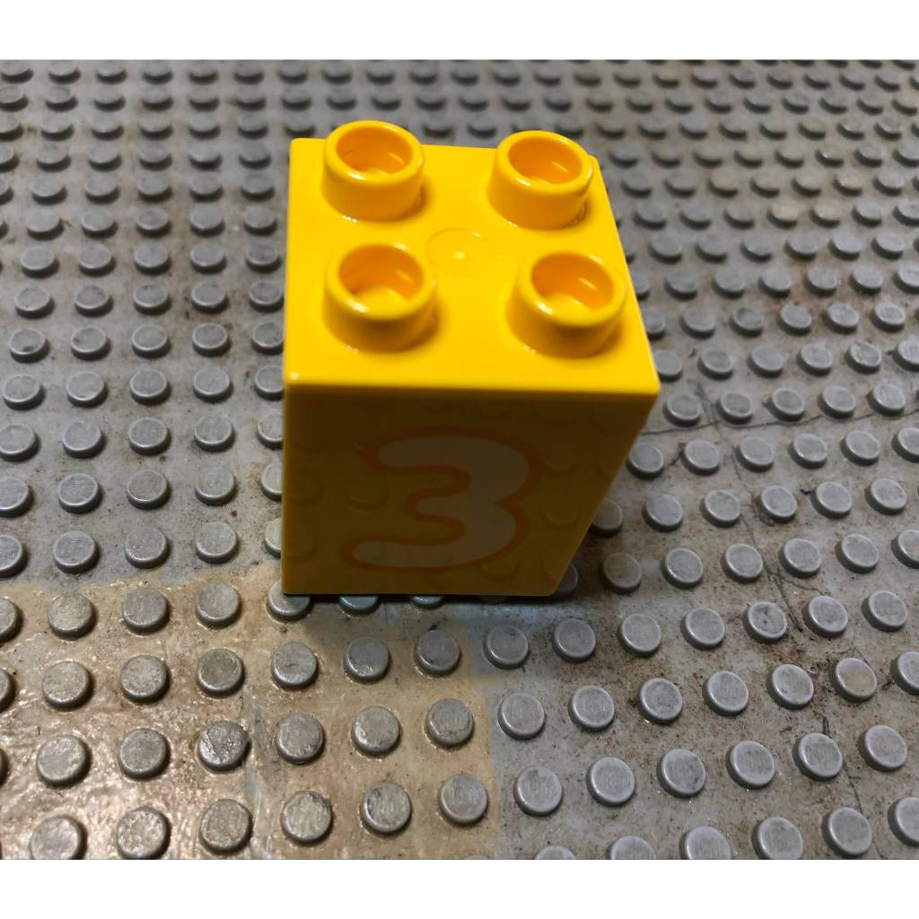 【點點小豆】lego 樂高積木 DUPLO 得寶 2x2 黃色 高磚 3號 數字 標誌 配件 1 個 如圖！