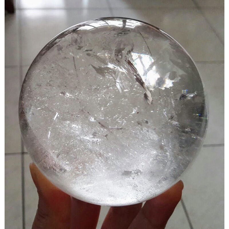 天然白水晶球，約1公斤，直徑約8.8公分