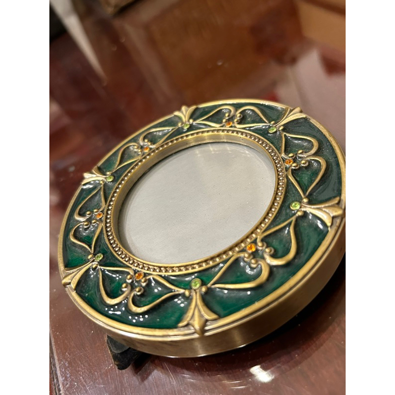精緻 綠色金刻紋路圓形相框 擺飾 居家 回憶 珍藏 桌上擺飾 裝飾
