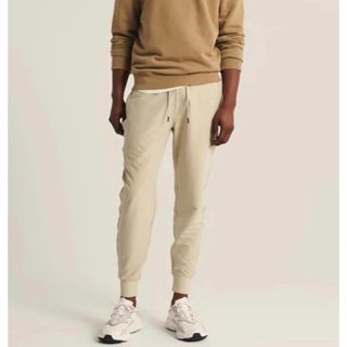 A&F Traveller Joggers 全新 卡其彈性長褲 排汗材質 美版 M號