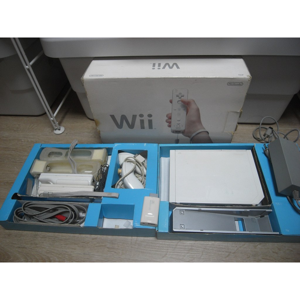 二手- 完整盒裝 Nintendo 任天堂 Wii RVL-001 遊戲 主機 無改機 電視遊樂器
