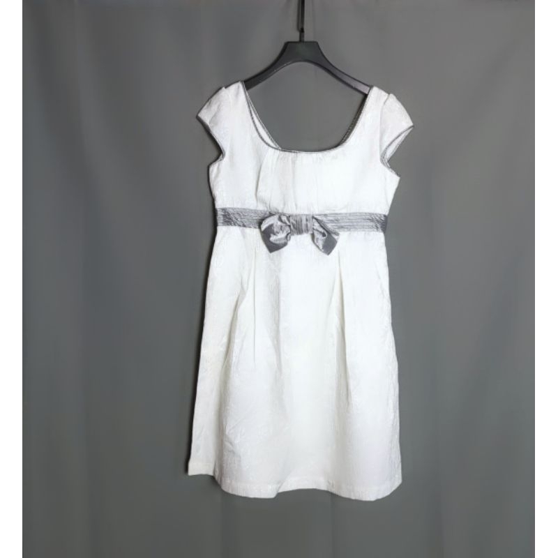 專櫃La feta壓花款銀色腰帶白色短袖洋裝