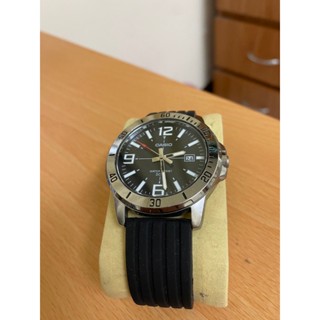 CASIO 卡西歐 手錶 日期顯示 矽膠錶帶 黑面 防水50米 MTP-VD01D-1E