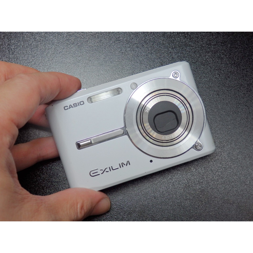 &lt;&lt;老數位相機&gt;&gt;CASIO EXILIM EX-S500 (CCD相機 /輕薄名片機/金屬機身/白)
