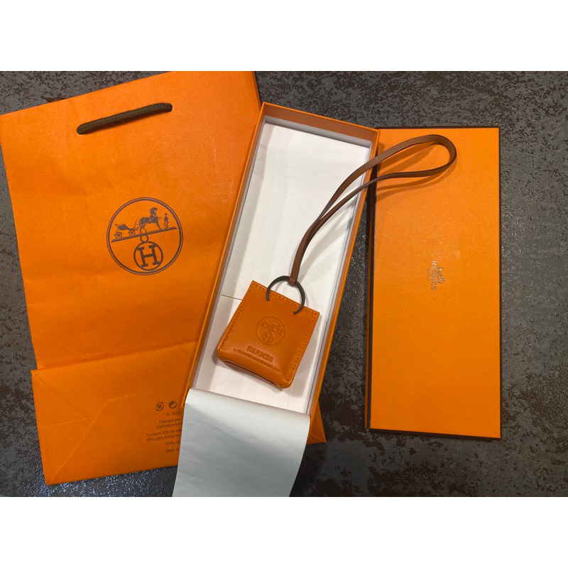 愛馬仕/Hermes橘色紙袋造型包掛飾