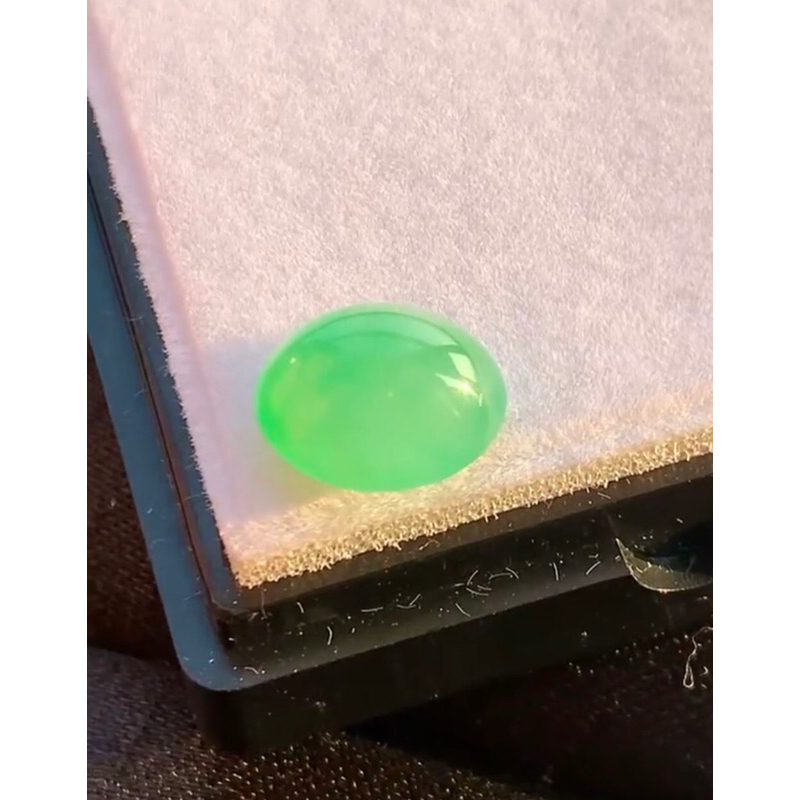 冰陽綠起光蛋面❤️a貨翡翠