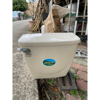 和成s140/130二手馬桶水箱.水箱蓋。s-140孔距14.5公分.易碎物品無法寄送