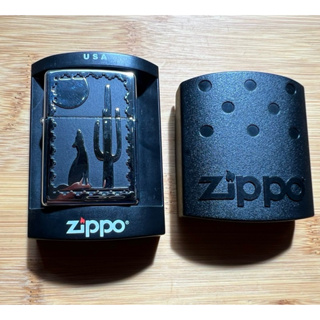 全新 2001 ZIPPO LIGHTER SOUTH WESTERN WOLF MOON & CACTUS