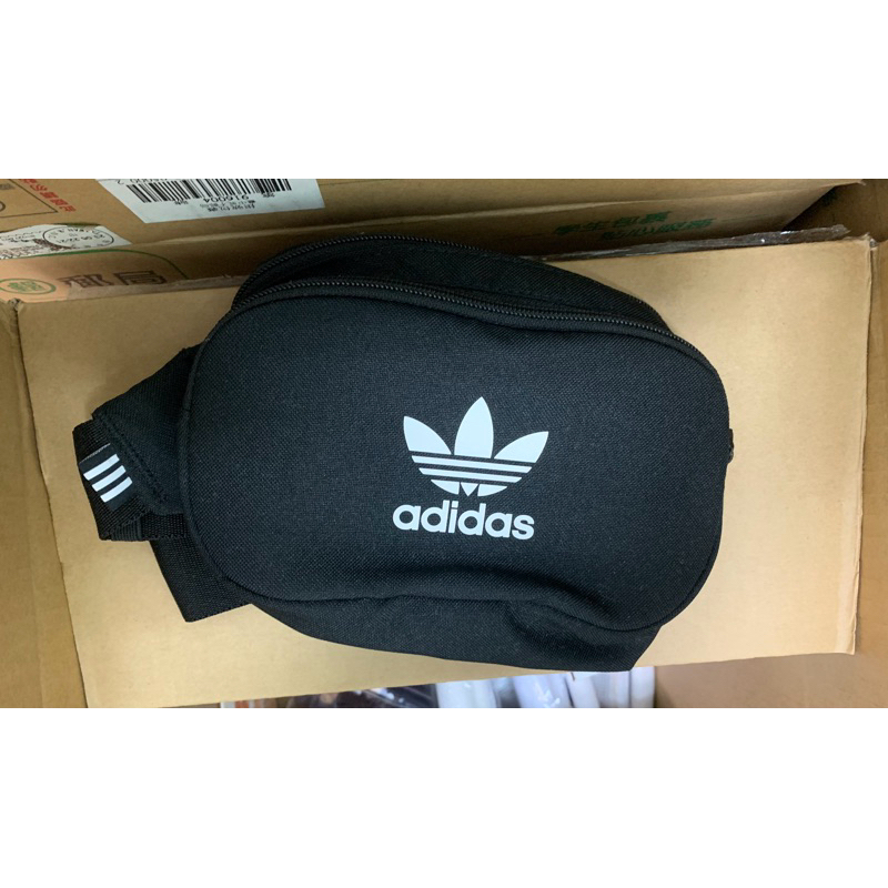 ADIDAS ESSENTIAL CROSSBODY BAG 愛迪達 黑色 尼龍 腰包 男女 DV2400