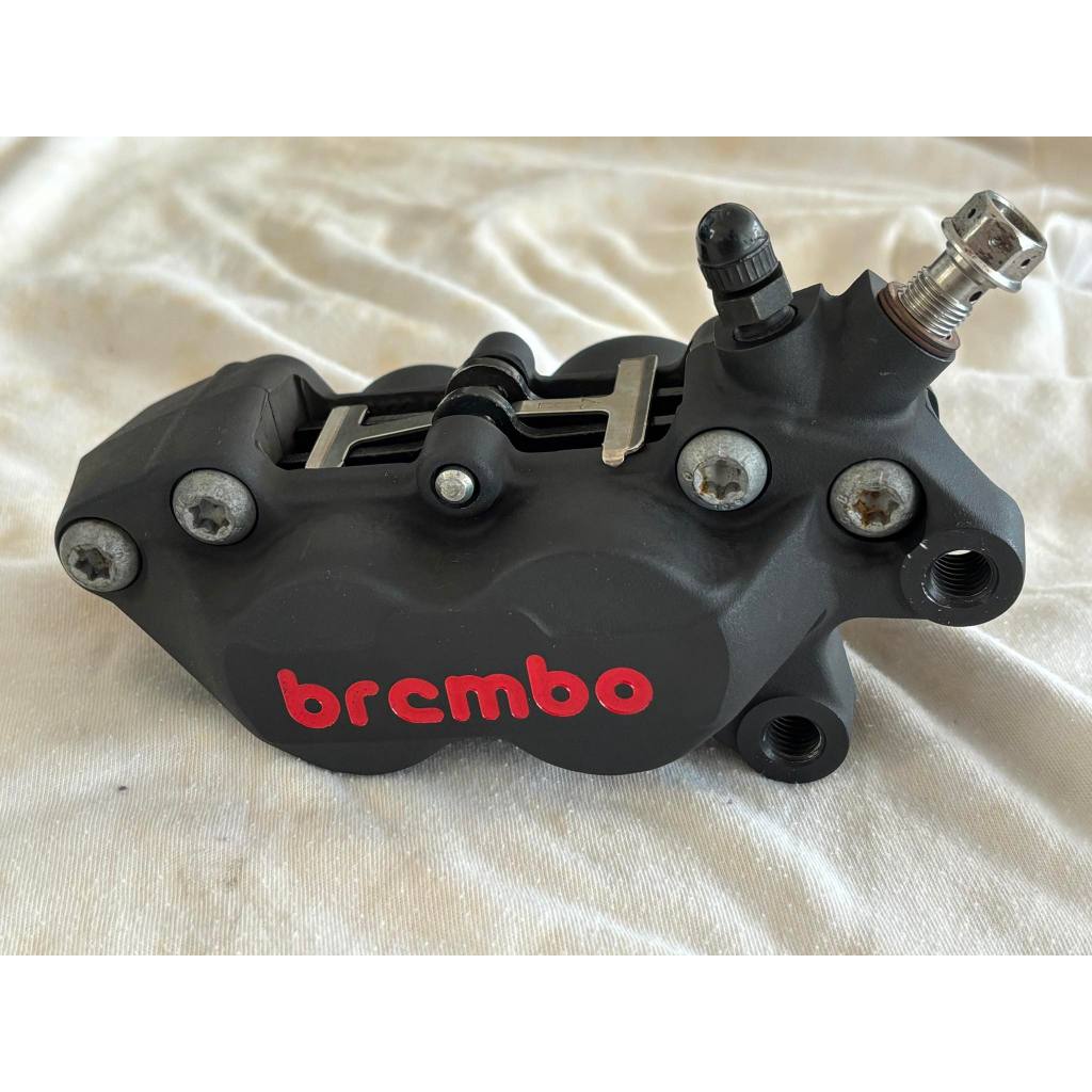 售售售 BREMBO 對四卡鉗黑底紅字(輪轉代理公司貨)右卡 9.5成新
