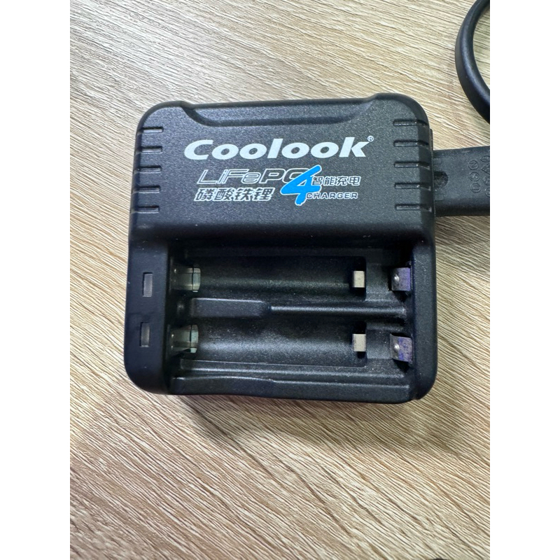 Coolook 碳酸鐵鋰 充電器