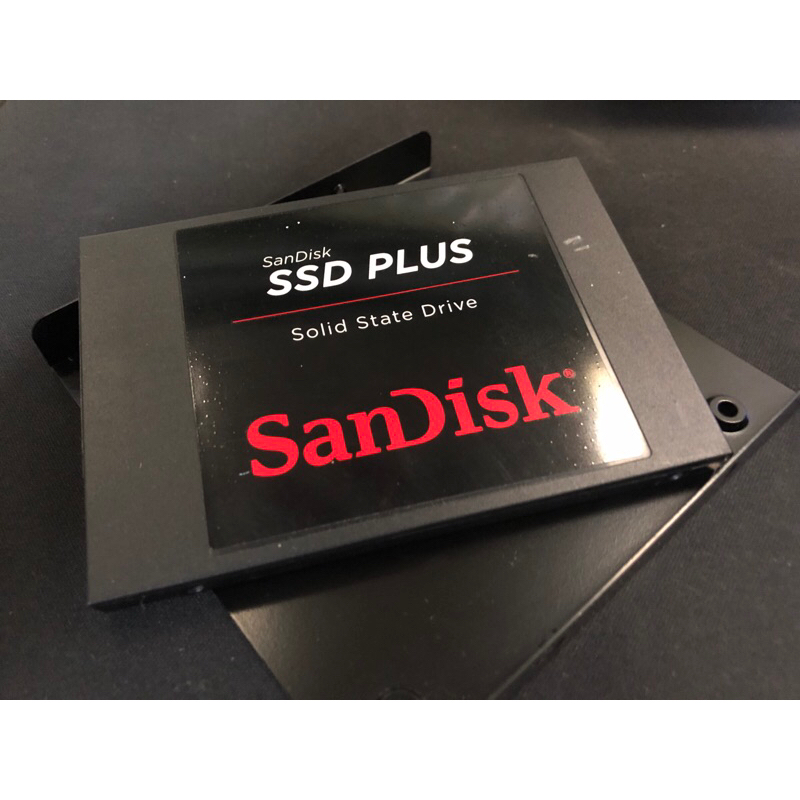 二手良品，SanDisk 固態硬碟SSD 120G，使用時數低，含轉接架，附圖