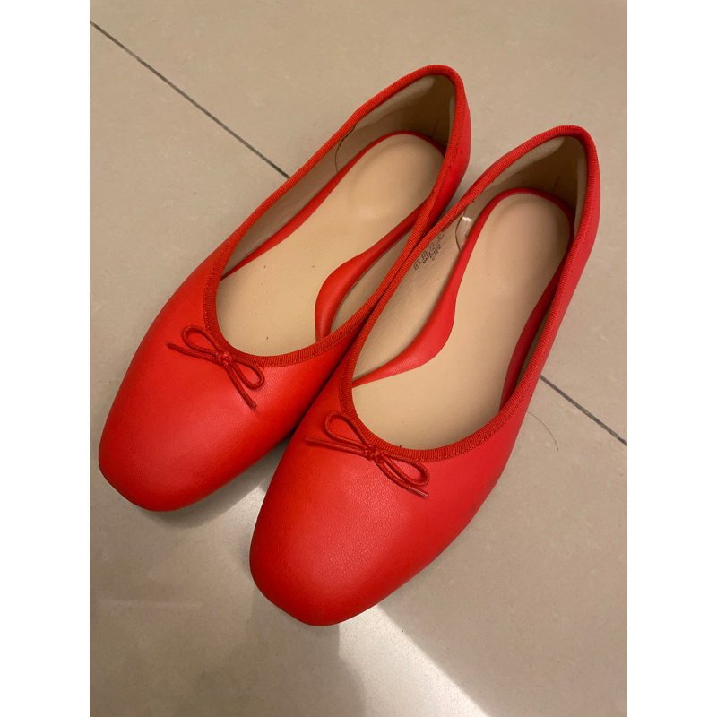 二手的uniqlo紅色芭蕾舞鞋/平底鞋