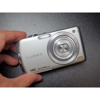 <<老數位相機>>PANASONIC LUMIX DMC-FX70 (OIS防手震 / CCD相機 /超廣角鏡頭/銀)