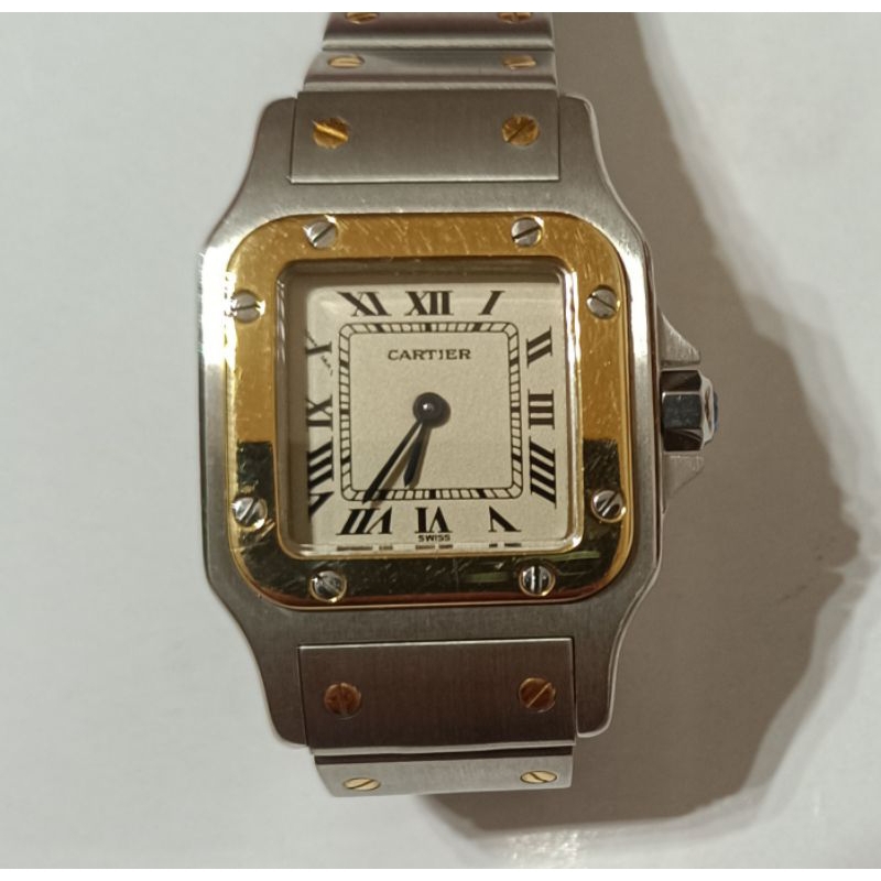 二手 Cartier Santos (W20012C4)， 石英女錶。2012之後，就放防潮箱，沒再配帶/有定期換電池。
