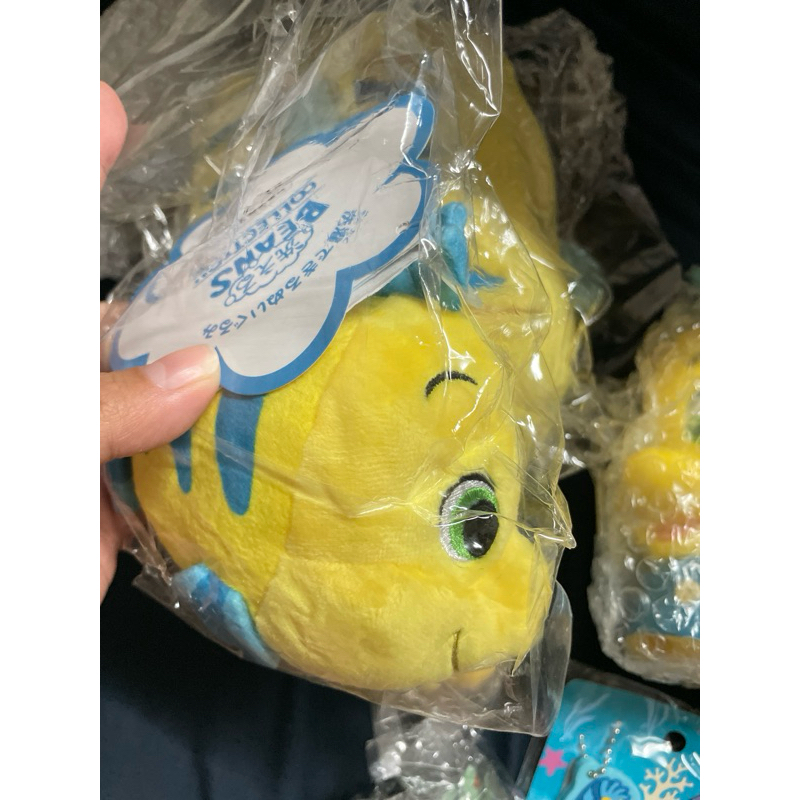 🤩現貨-全新🤩日本迪士尼 通販商店 小美人魚系列 配角 小比目魚 娃娃吊飾