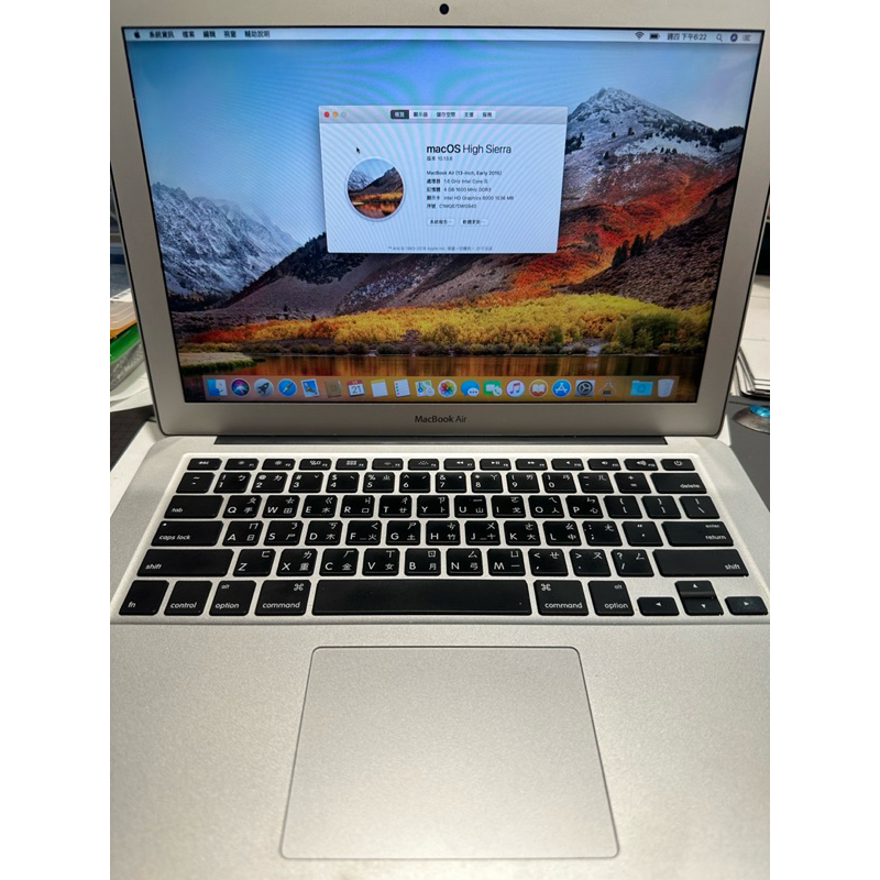 蘋果筆電  MacBook  Air  13吋  i5  4g  128g （A1466）2015年 無盒子、含充電器。