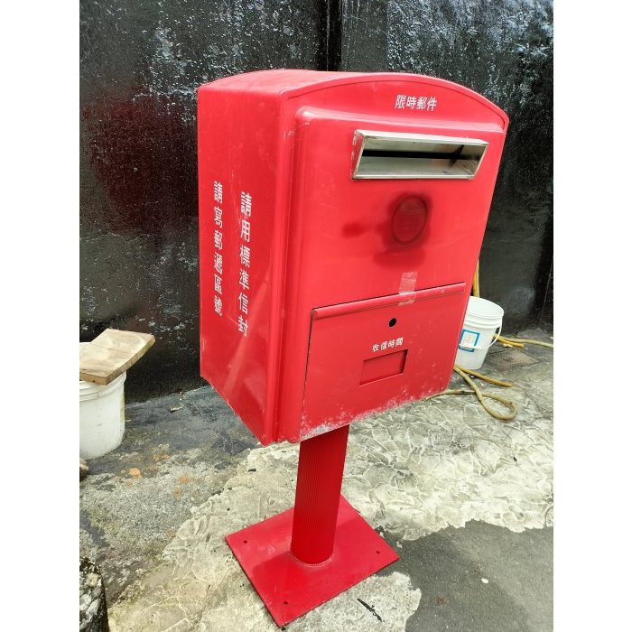 早期單邊單投筒紅漆立式老郵箱郵筒~尺寸:60*34*高140公分