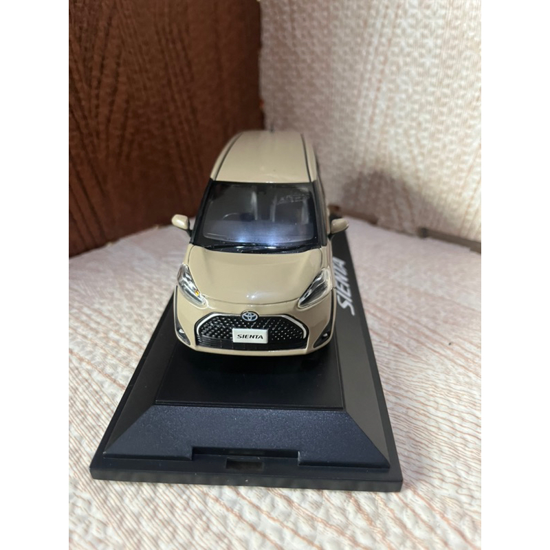 Toyota sienta 奶茶色 1/30 日規原廠模型車