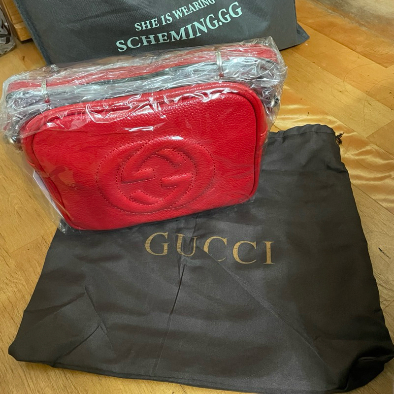 《Gucci 古馳》 全新未拆出售 雙LOGO 流蘇方形包斜背包 酒紅色 SOHO系列  價錢可議