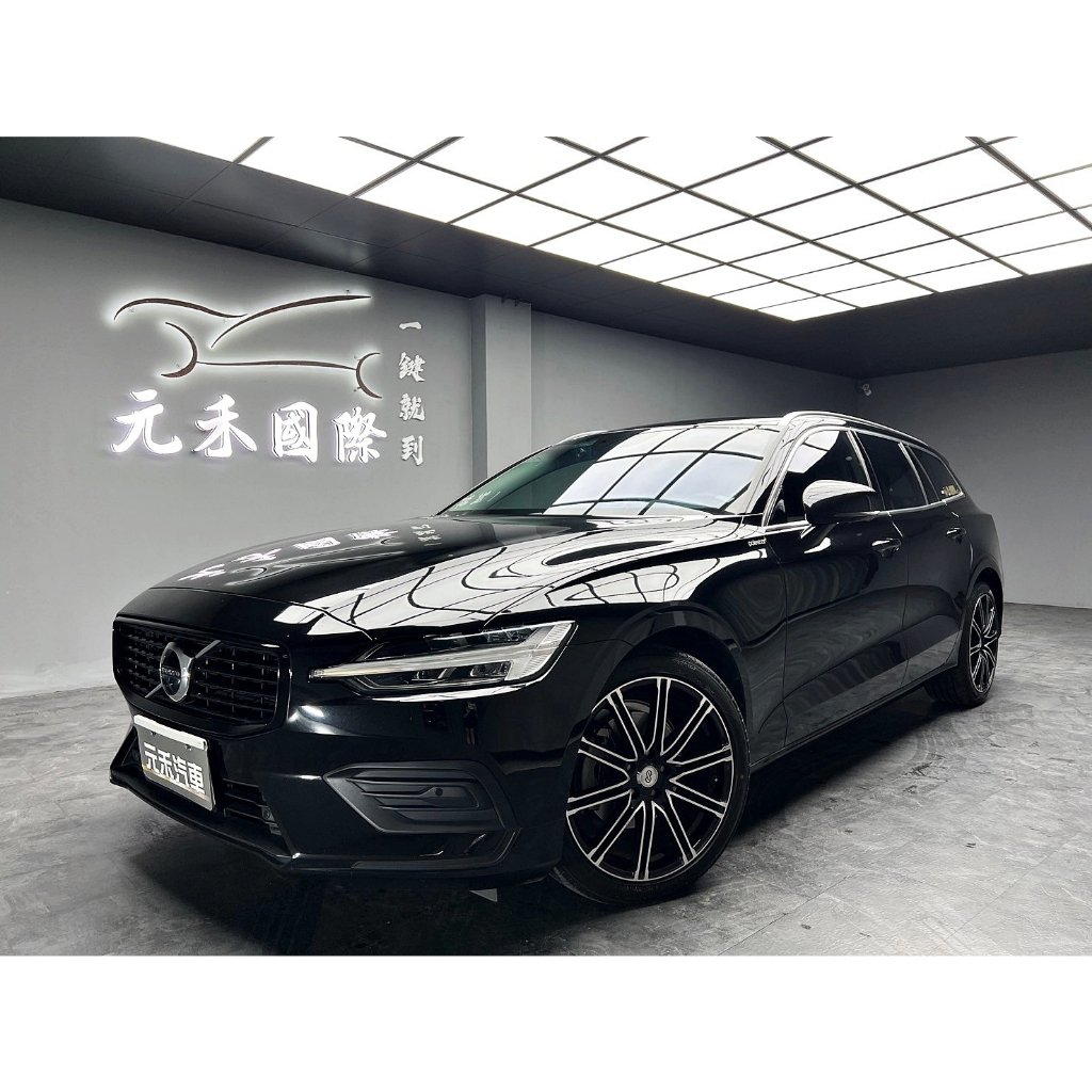 正2021年出廠 Volvo V60 B4 Momentum 2.0h 輕油電黑 找錢 實車實價 全額貸 一手車 女用車