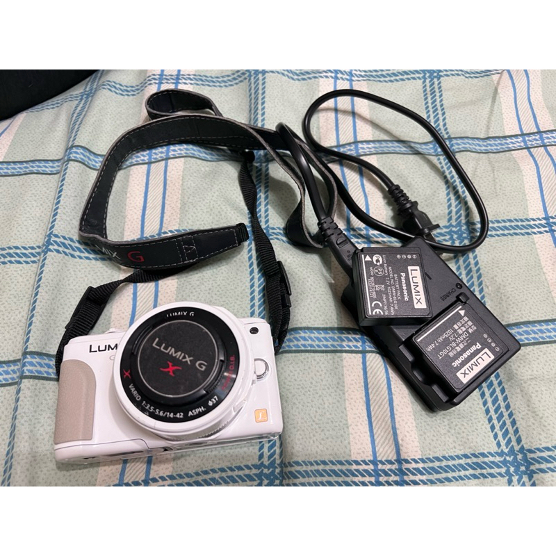 二手 Panasonic LUMIX GF6 翻轉輕單眼（含兩顆電池、記憶卡、充電器）