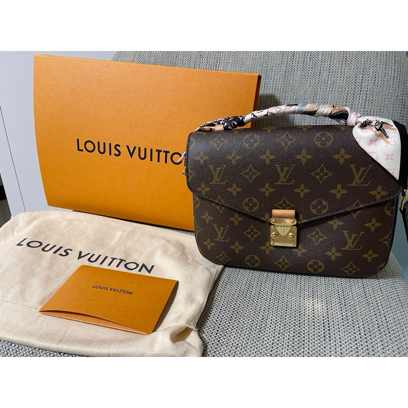 LV Pochette  Mettis 老花郵差包 M44875 含LV絲巾