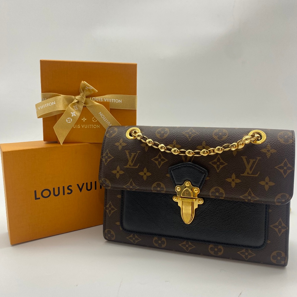 【哈極品】美品《Louis Vuitton LV 字紋拼黑皮  VICTOIRE 維多利亞 斜背包/肩背包/二用包》