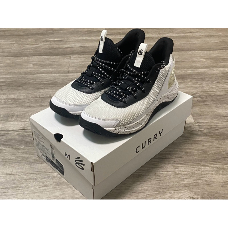 UA CURRY 3Z7 《台灣公司貨》籃球鞋 八成新