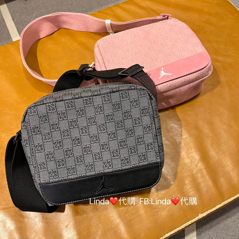 Linda❤️代購 Nike Air Jordan 小金人 質感 斜背包 黑 藍 牛仔 側背包 肩背包 小方包