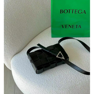 【𝐂𝐚𝐬𝐞𝐬】Bottega Veneta｜BV Cassette編織卡帶包 黑色側背包 斜跨包 精品代購 歐洲代購