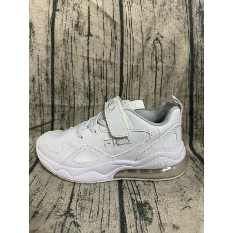 金英鞋坊👟FILA 男女童抗菌防臭輕量氣墊慢跑鞋康特杯 台灣製造3-J811X-111 白色特價690元