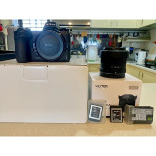 Nikon Z6 單機身 (平輸kit白盒)，加唯卓仕 Z 20mm F2.8鏡頭，另附兩張XQD卡和讀卡機