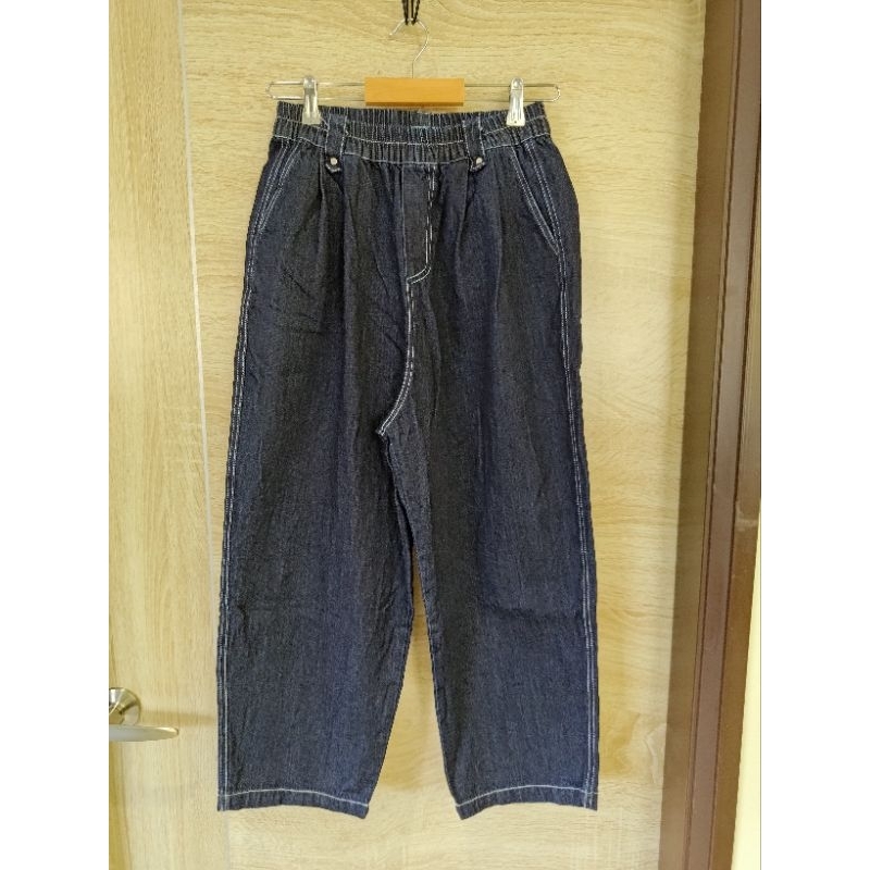 日本品牌錐形牛仔褲（平放量測腰34-39cm、臀52cm)
