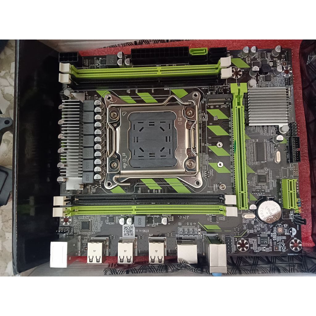全新X79大板LGA2011主機板支援8G伺服器ECC記憶體E5-2670 2690CPU套