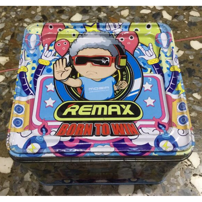 [九尾妖姬] 玩具/音響 正版 REMAX TWS RM-559W 智能手錶 摩比亞 方盒鐵盒 立體聲 藍芽耳機