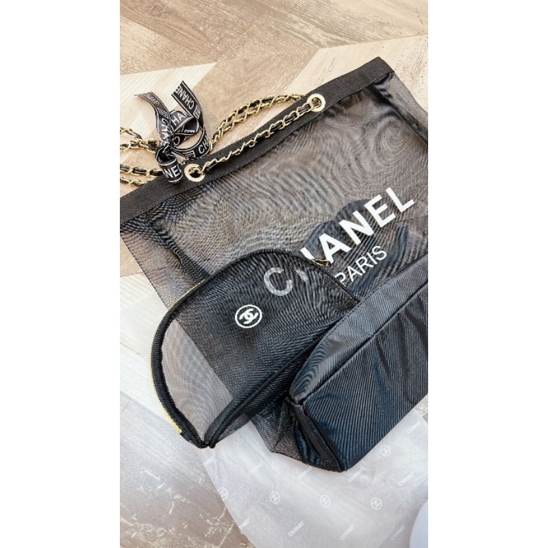 📍 國外美妝櫃的 會員積分商品網紗式沙灘包＋化妝包＋logo♥♥️️緞帶Chanel 香奈兒👍👍♥️♥️