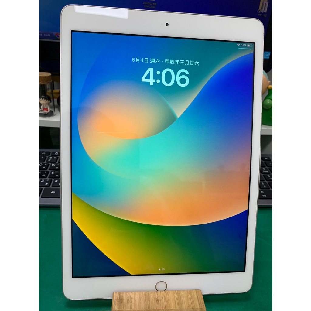 iPad 7 (WiFi)128G銀色背板有小凹痕機身有彎曲功能正常