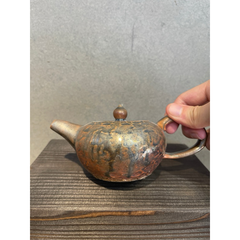 陶藝名家-吳金維老師-柴燒刻紋手工內蓋茶壺