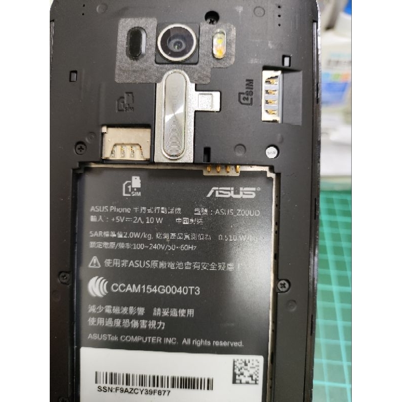 華碩 ASUS ZenFone Selfie ZD551KL 零件機 因電池不見了 無法測試 無法用不用錢 但不退運費