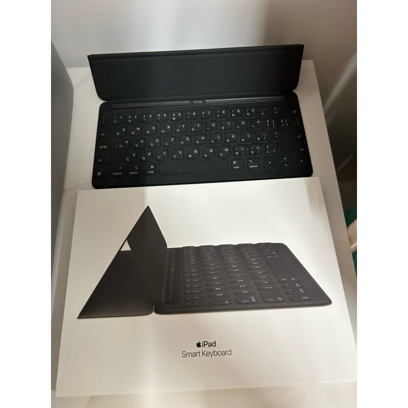 Apple 聰穎鍵盤  iPad 7 8 (10.5 吋) 蘋果原廠鍵盤保護套, 黑