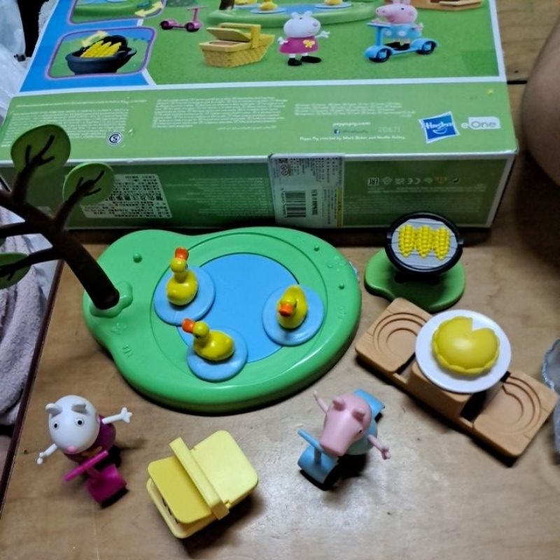 二手近新佩佩豬野餐遊戲組場景玩具200元