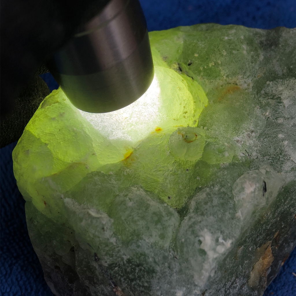 {石場}yh02約重512g-葡萄石原礦 Prehnite 非洲尚比亞 綠碧榴 綠碧柳 綠粒石