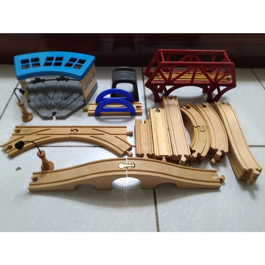 二手惜福品 IKEA LILLABO 玩具火車維修棚 木製軌道配件零售 木頭交通工具 造型遊戲組玩具