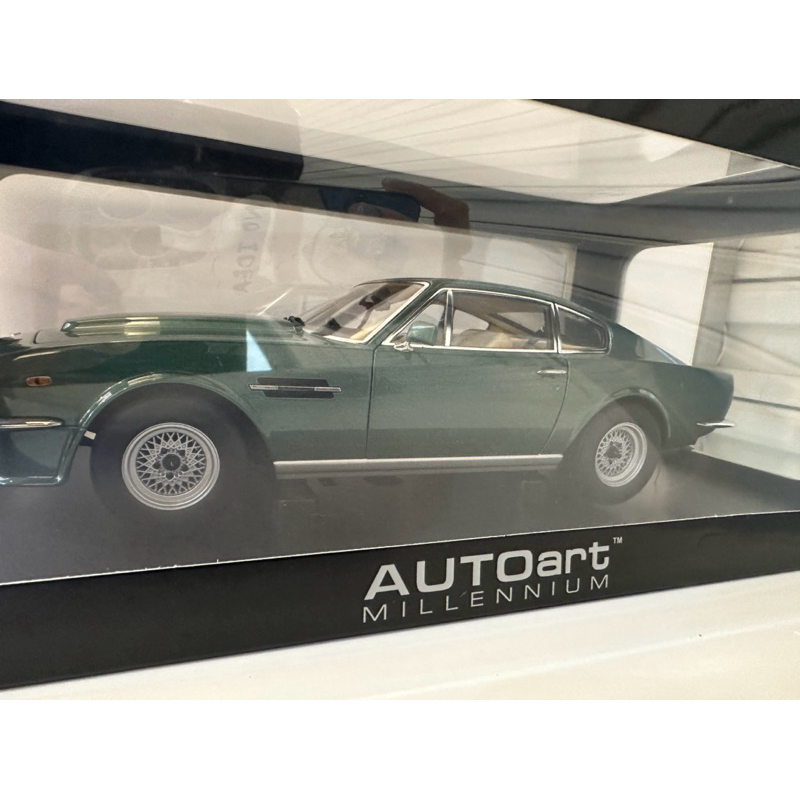 1/18 Autoart Aston Martin V8 Vantage