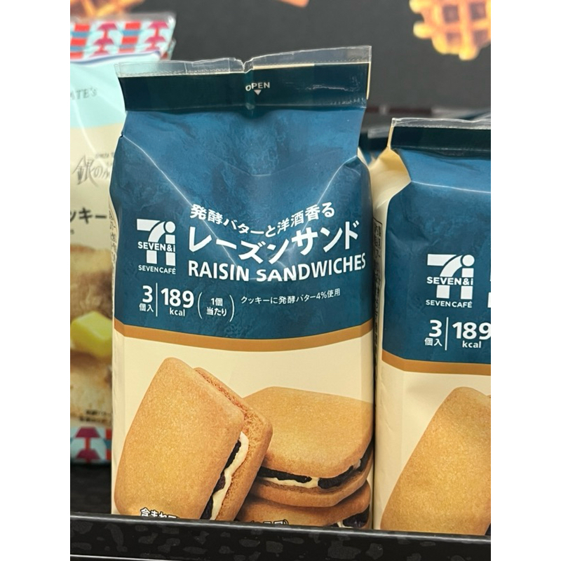 空運 🇯🇵 日本代購7-11 Raisins Sand 萊姆葡萄奶油夾心餅乾(抹茶) 草莓砂糖樹夾心餅乾