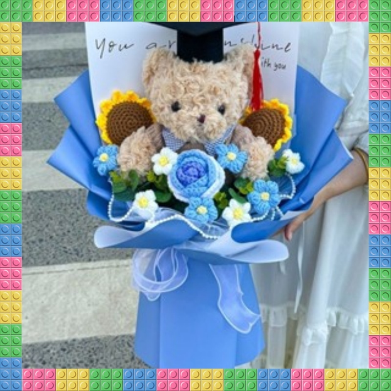 【免運】畢業禮物 小熊公仔針織花束 創意成人禮 女生生日 玩偶 畢業季 送孩子