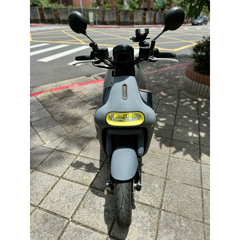 [台北自售]2019 Gogoro 3系列 鑰匙版 SBS同步煞車系統 附配件Y型掛勾架、白鐵合金腳踏板、前後行車紀錄器