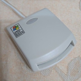 虹堡科技EZ100PU晶片讀卡機ATM健保卡自然人憑證等晶片卡，相容性最高支援Windows10 11免安裝驅動程式。